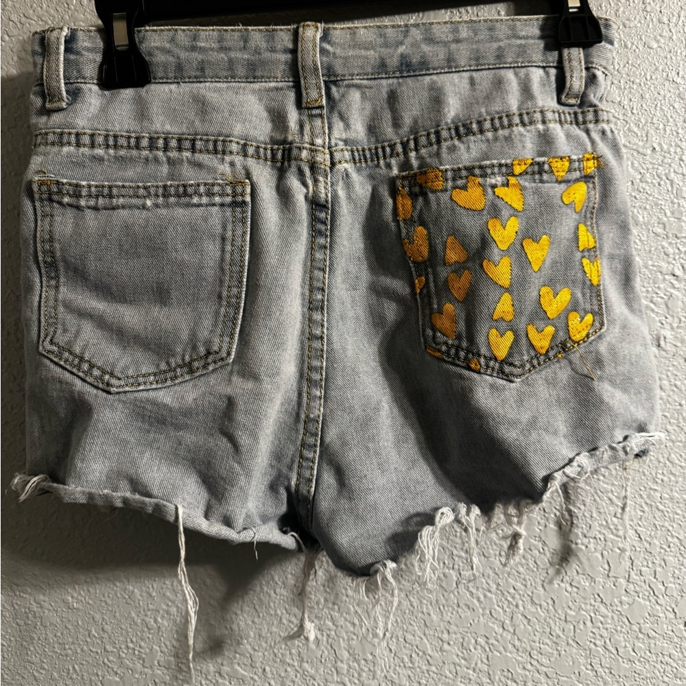 Distressed Light-Wash Denim Shorts – Size M - Picture 3 of 4